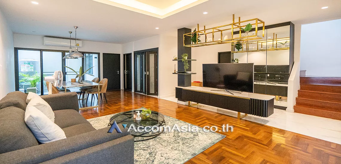  2 Bedrooms  Townhouse For Rent in Sukhumvit, Bangkok  near BTS Thong Lo (AA23160)