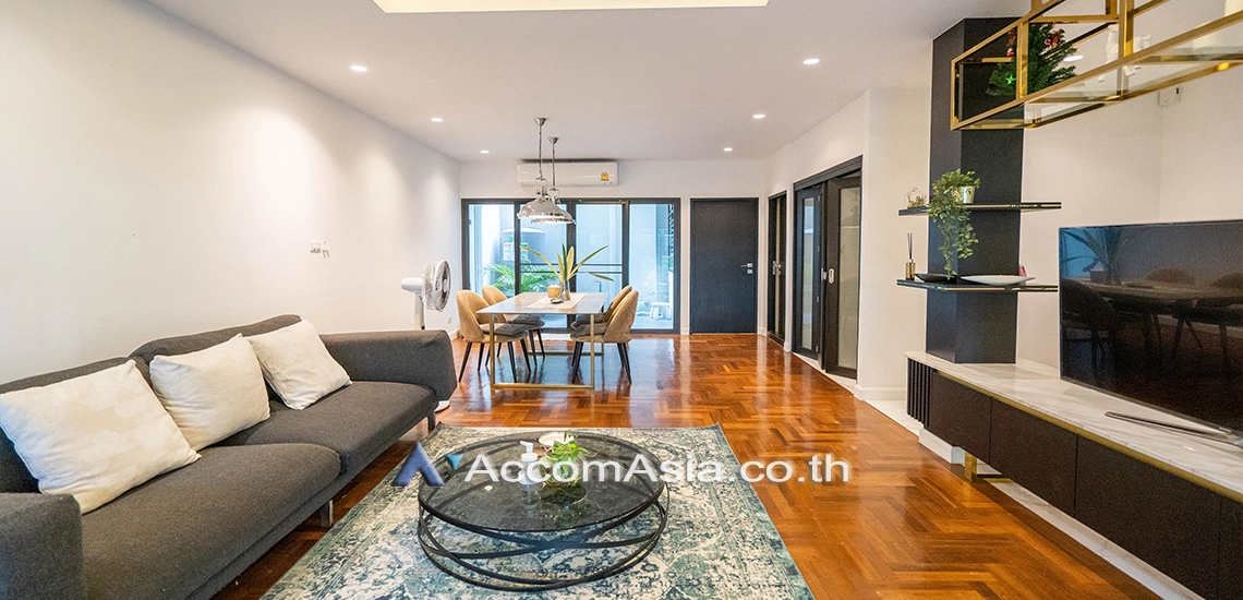  1  2 br Townhouse for rent and sale in Sukhumvit ,Bangkok BTS Thong Lo AA23160