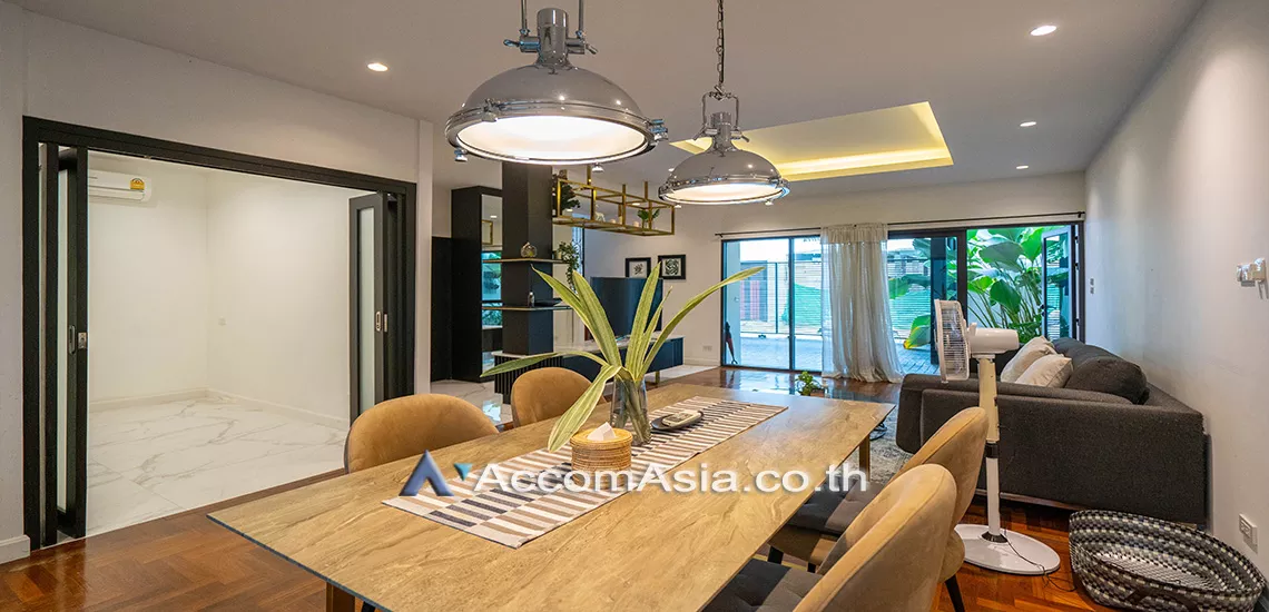  2 Bedrooms  Townhouse For Rent in Sukhumvit, Bangkok  near BTS Thong Lo (AA23160)