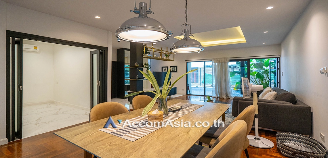  1  2 br Townhouse for rent and sale in Sukhumvit ,Bangkok BTS Thong Lo AA23160