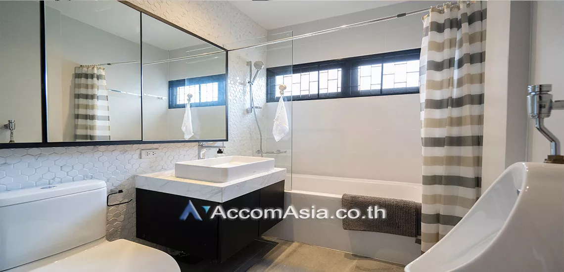 10  2 br Townhouse For Rent in sukhumvit ,Bangkok BTS Thong Lo AA23160