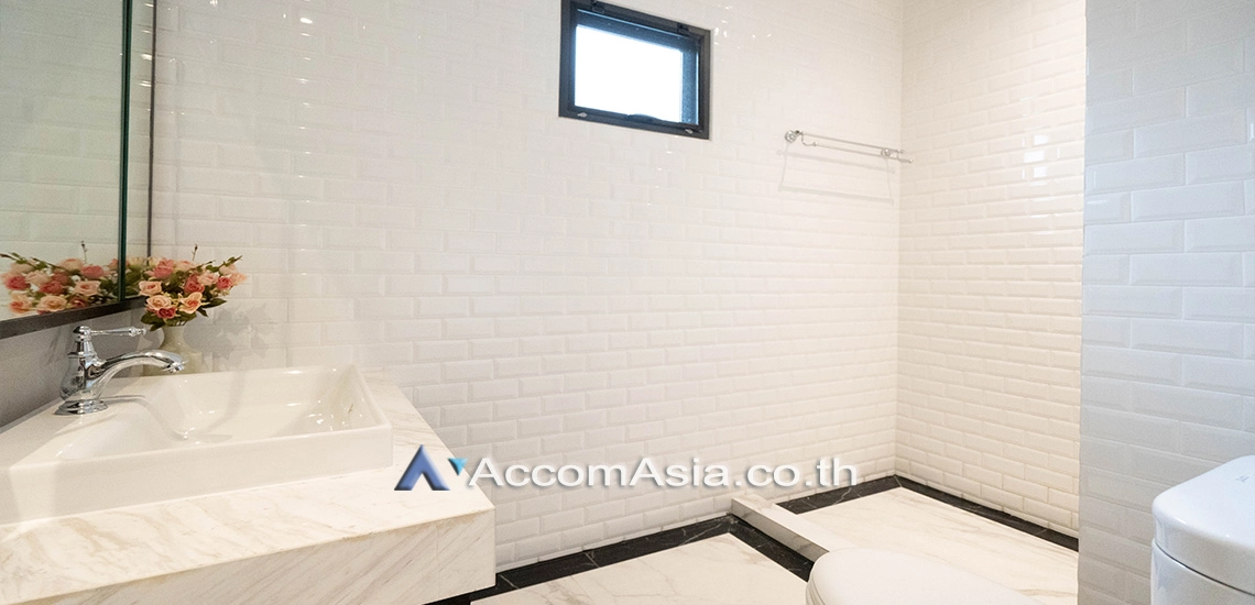 11  2 br Townhouse for rent and sale in Sukhumvit ,Bangkok BTS Thong Lo AA23160