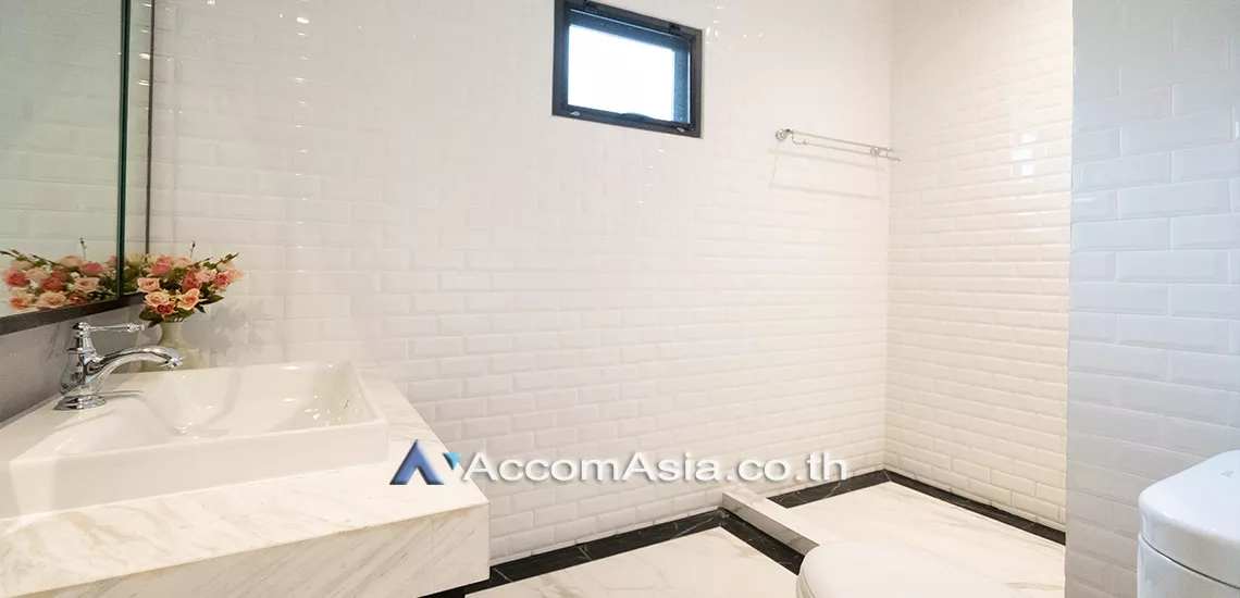11  2 br Townhouse For Rent in sukhumvit ,Bangkok BTS Thong Lo AA23160