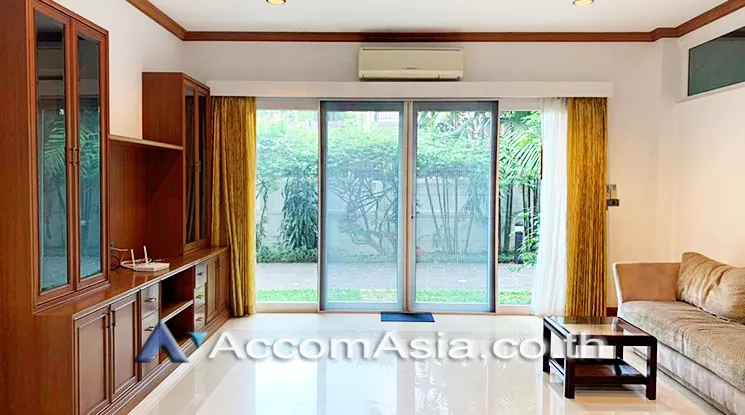 Pet friendly |  4 Bedrooms  House For Rent in Sukhumvit, Bangkok  near BTS Phra khanong (AA23169)
