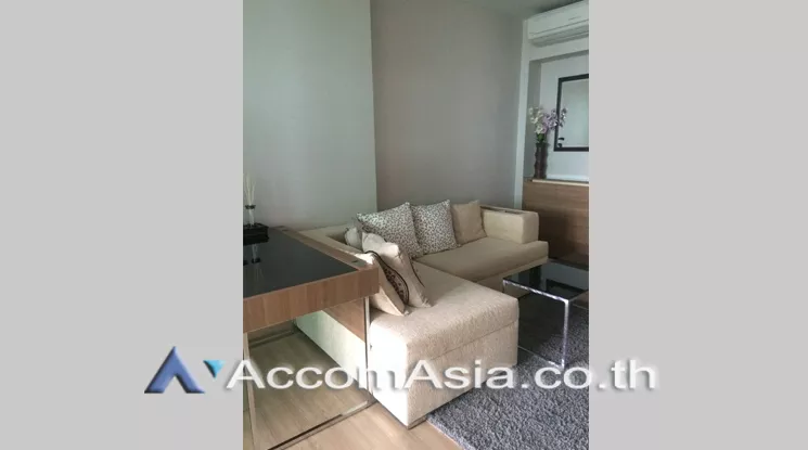 unit 1 Bedroom  Condominium For Rent in Sathorn, Bangkok  near BTS Saphan Taksin (AA23176)