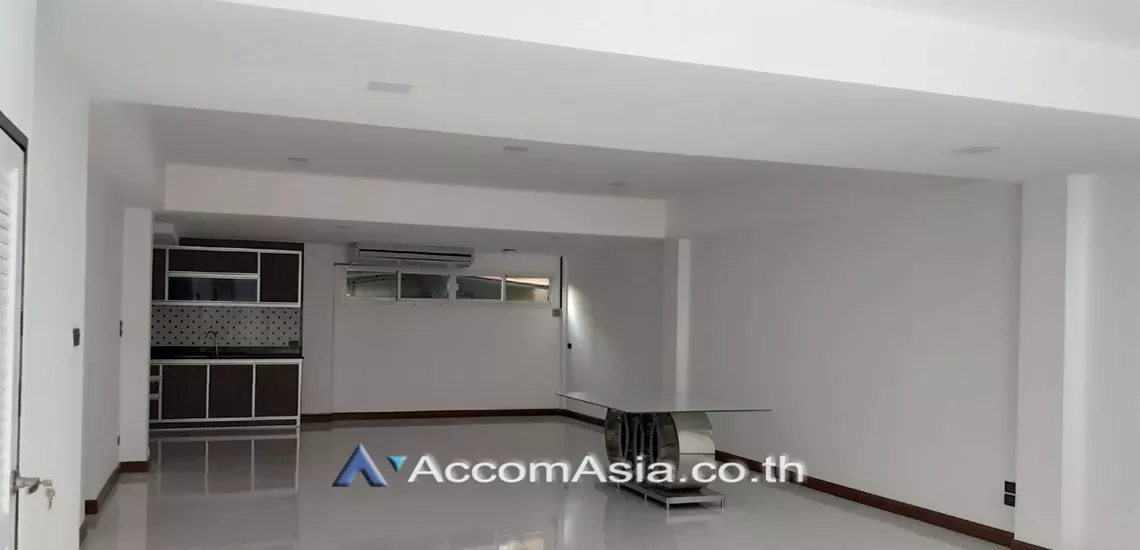 unitHome Office |  4 Bedrooms  Townhouse For Rent in Sukhumvit, Bangkok  near BTS Thong Lo (AA23192)