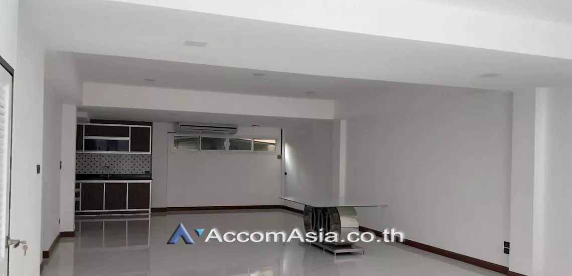  2  4 br Townhouse For Rent in Sukhumvit ,Bangkok BTS Thong Lo at Classic House in Compound AA23192