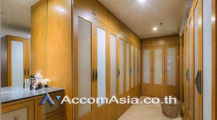 8  1 br Condominium For Rent in Ploenchit ,Bangkok BTS Ratchadamri at Royal Place II AA23224