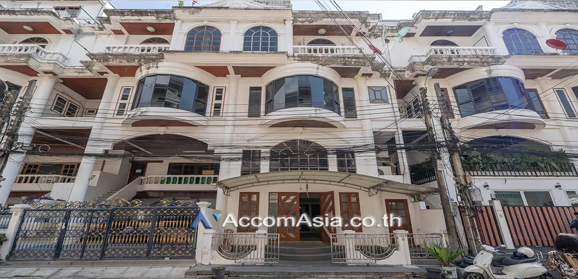  2  5 br Townhouse For Rent in Sukhumvit ,Bangkok BTS Thong Lo at Classic House in Compound AA23230