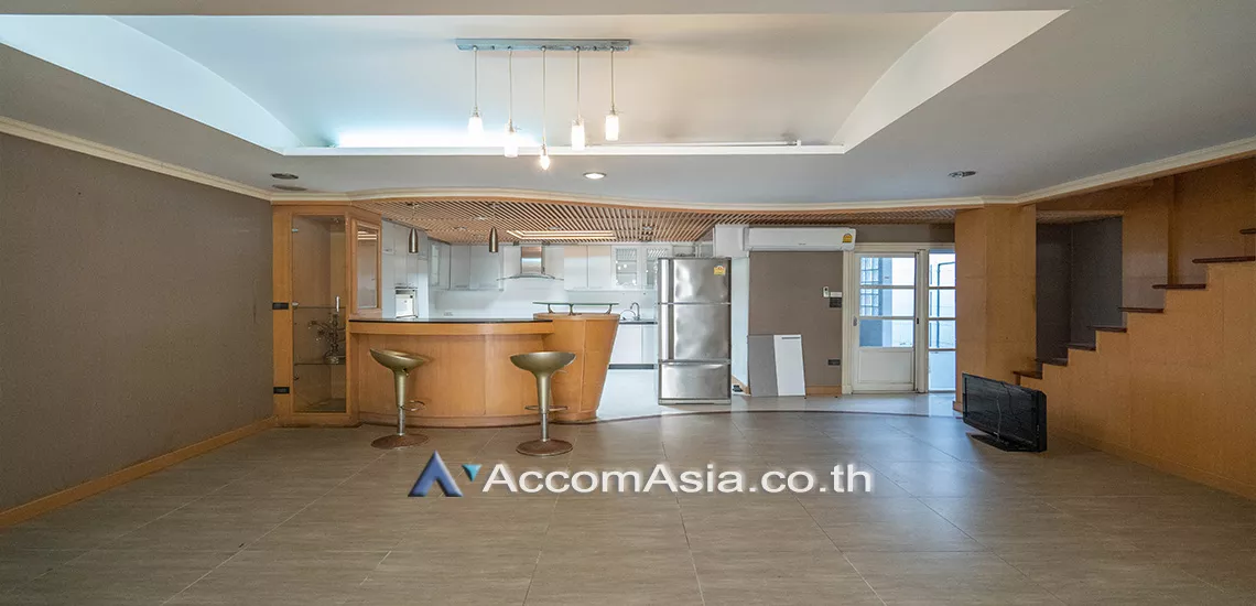 unit 5 Bedrooms  Townhouse For Rent in Sukhumvit, Bangkok  near BTS Thong Lo (AA23230)