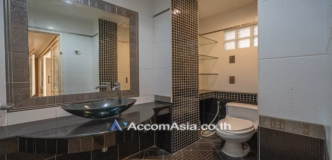 16  5 br Townhouse For Rent in Sukhumvit ,Bangkok BTS Thong Lo at Classic House in Compound AA23230