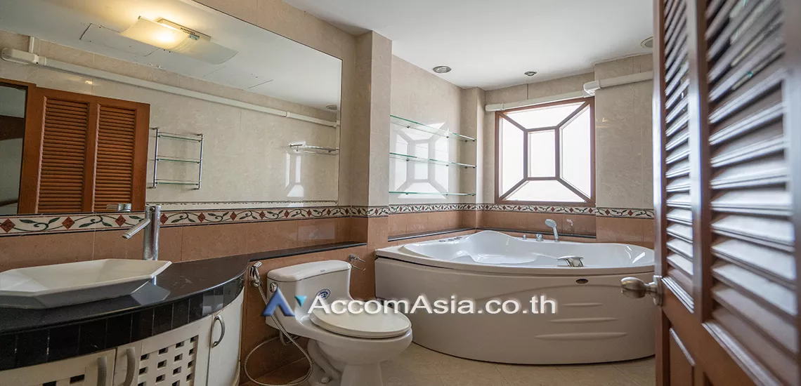 19  5 br Townhouse For Rent in Sukhumvit ,Bangkok BTS Thong Lo at Classic House in Compound AA23230