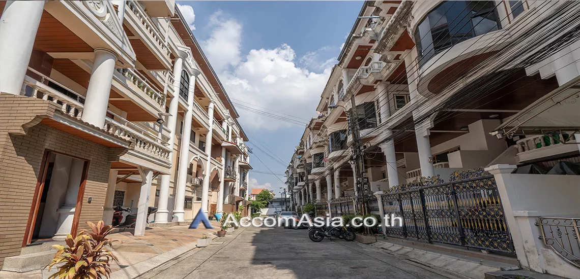 20  5 br Townhouse For Rent in Sukhumvit ,Bangkok BTS Thong Lo at Classic House in Compound AA23230