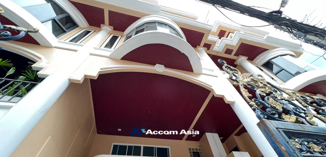 unit 5 Bedrooms  Townhouse For Rent in Sukhumvit, Bangkok  near BTS Thong Lo (AA23233)