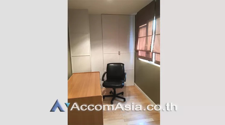  1 Bedroom  Condominium For Rent & Sale in Ploenchit, Bangkok  near BTS Ratchadamri (AA23254)