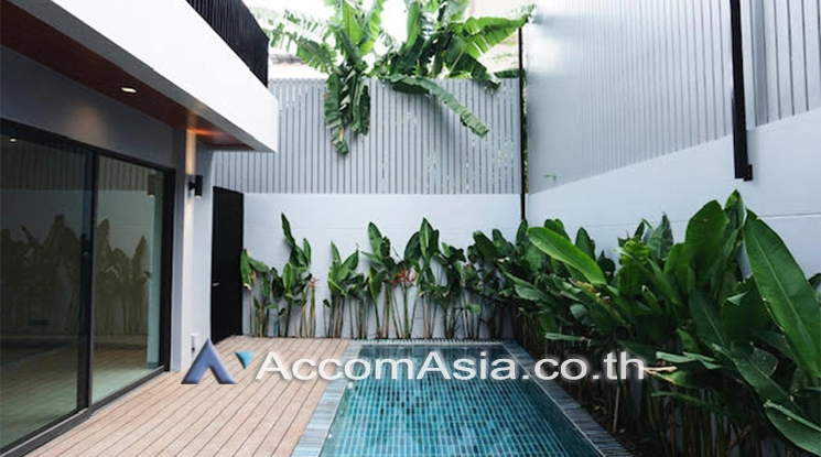 Big Balcony, Private Swimming Pool |  4 Bedrooms  House For Rent in Sukhumvit, Bangkok  near BTS Phrom Phong (AA23292)