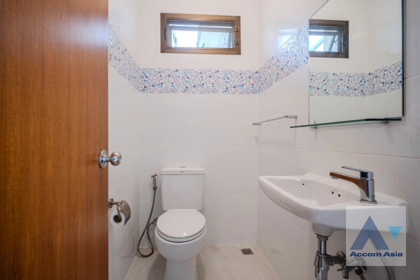 13  4 br House For Rent in Sukhumvit ,Bangkok BTS Ekkamai AA23297