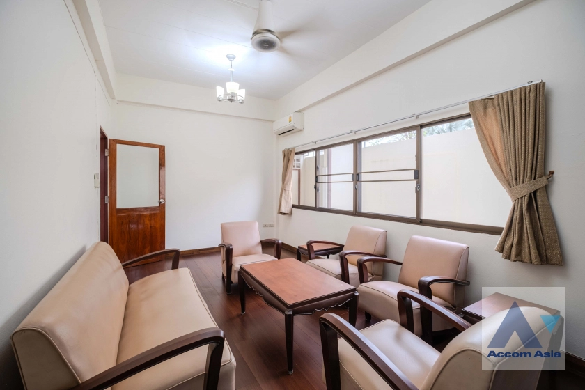 16  4 br House For Rent in Sukhumvit ,Bangkok BTS Ekkamai AA23297