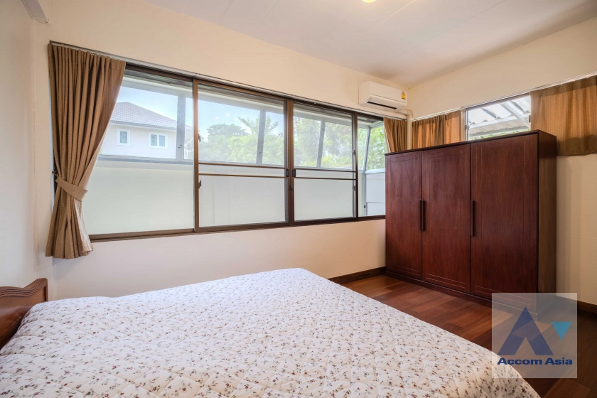 10  4 br House For Rent in Sukhumvit ,Bangkok BTS Ekkamai AA23297