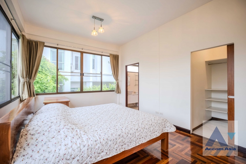 26  4 br House For Rent in Sukhumvit ,Bangkok BTS Ekkamai AA23297