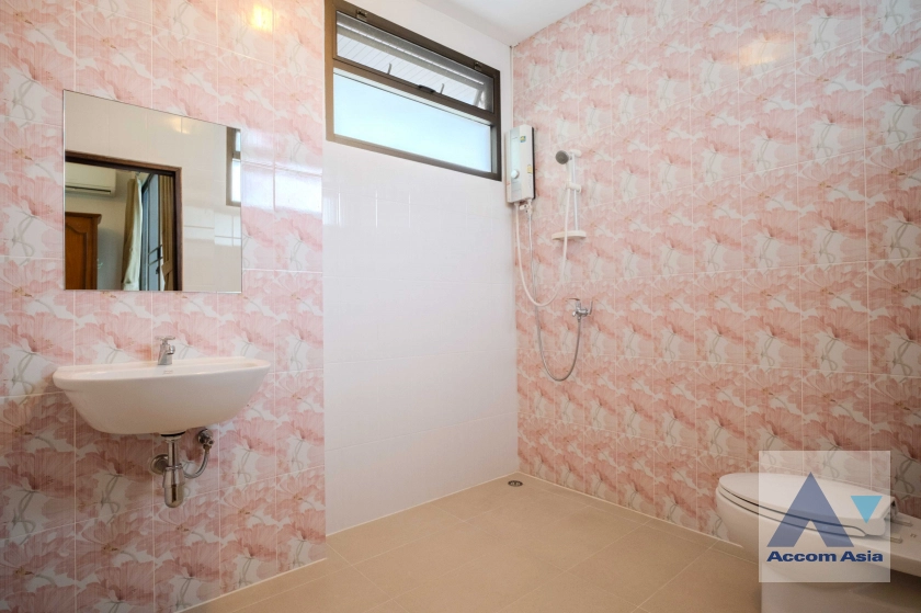 33  4 br House For Rent in Sukhumvit ,Bangkok BTS Ekkamai AA23297