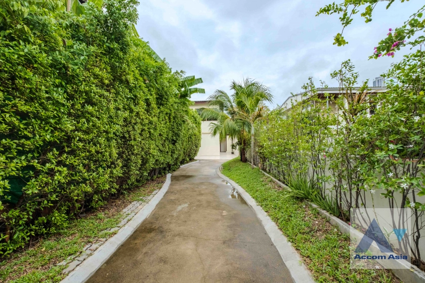 37  4 br House For Rent in Sukhumvit ,Bangkok BTS Ekkamai AA23297