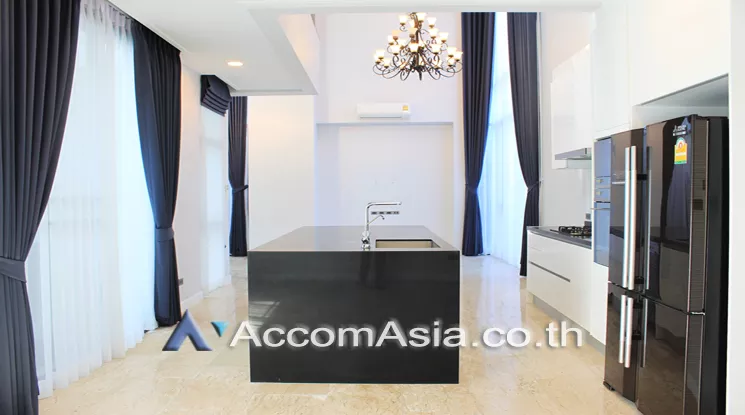 Private Swimming Pool, Pet friendly |  6 Bedrooms  House For Rent in Sukhumvit, Bangkok  near BTS Phrom Phong (AA23298)