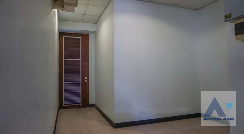 7  3 br Apartment For Rent in Ploenchit ,Bangkok BTS Ploenchit - MRT Lumphini at Modern Retro - 2 Units / floor AA23305