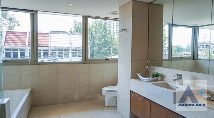 6  3 br Apartment For Rent in Ploenchit ,Bangkok BTS Ploenchit - MRT Lumphini at Modern Retro - 2 Units / floor AA23305