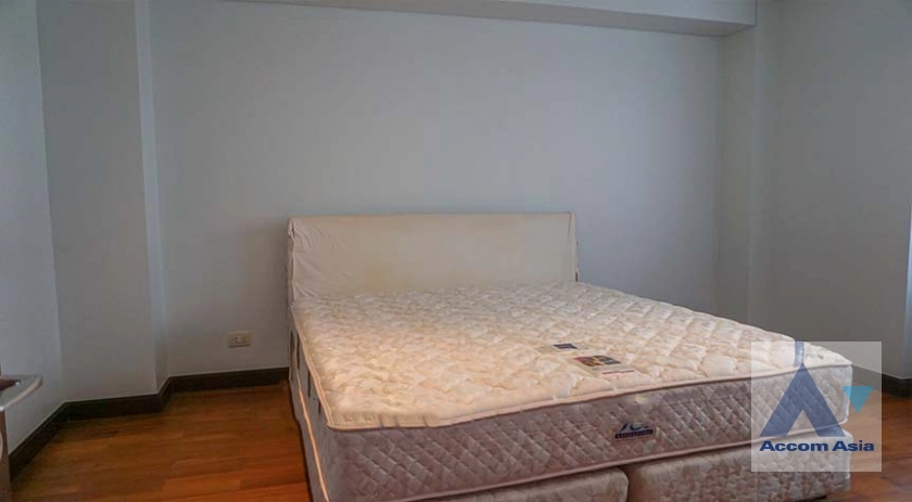 5  3 br Apartment For Rent in Ploenchit ,Bangkok BTS Ploenchit - MRT Lumphini at Modern Retro - 2 Units / floor AA23305