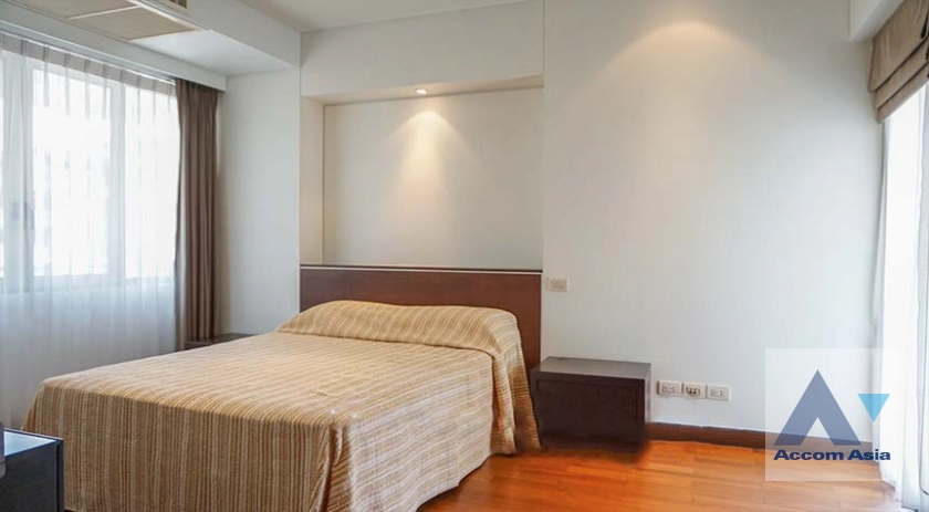 unit 3 Bedrooms  Apartment For Rent in Ploenchit, Bangkok  near BTS Ploenchit - MRT Lumphini (AA23305)