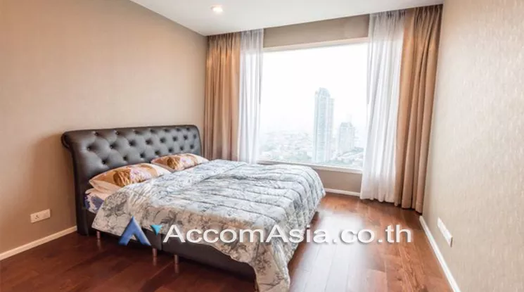  2 Bedrooms  Condominium For Rent in Charoenkrung, Bangkok  near BTS Saphan Taksin (AA23312)