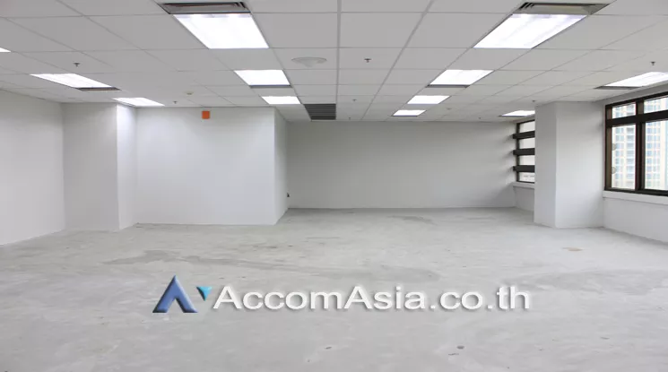 4  Office Space For Rent in Ploenchit ,Bangkok MRT Lumphini at Sindhorn Tower AA23320