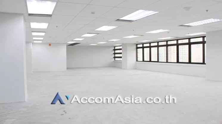 5  Office Space For Rent in Ploenchit ,Bangkok MRT Lumphini at Sindhorn Tower AA23320