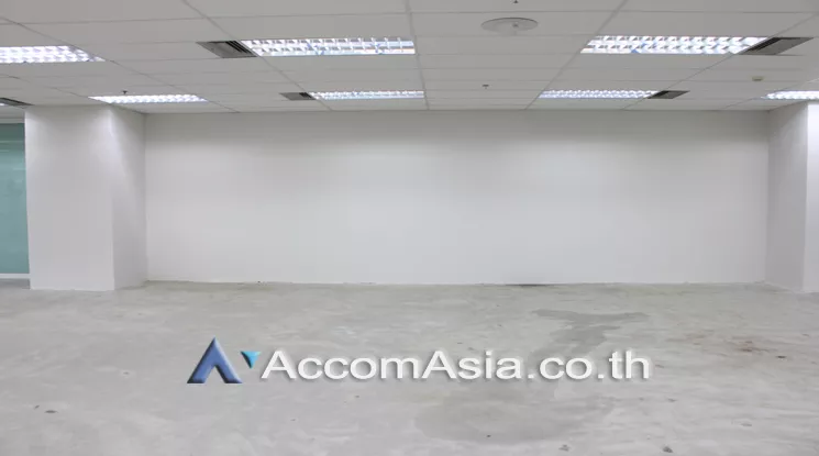 6  Office Space For Rent in Ploenchit ,Bangkok MRT Lumphini at Sindhorn Tower AA23320