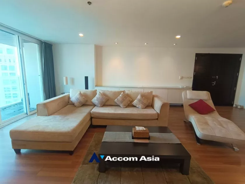  2 Bedrooms  Condominium For Rent in Ploenchit, Bangkok  near BTS Chitlom (AA23326)