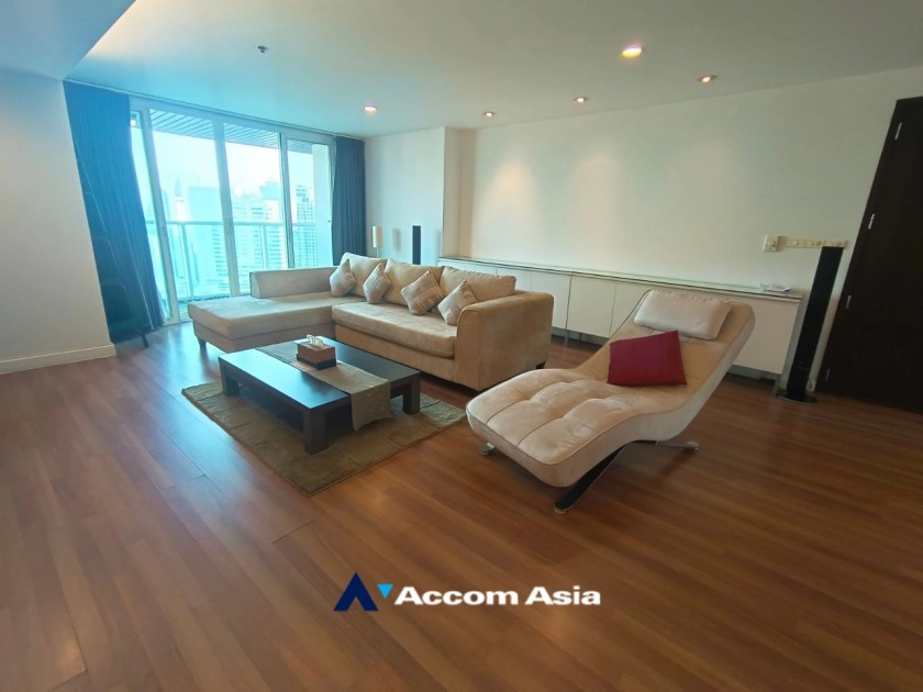 unit 2 Bedrooms  Condominium For Rent in Ploenchit, Bangkok  near BTS Chitlom (AA23326)