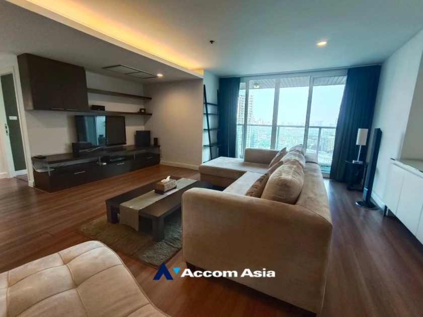 unit 2 Bedrooms  Condominium For Rent in Ploenchit, Bangkok  near BTS Chitlom (AA23326)
