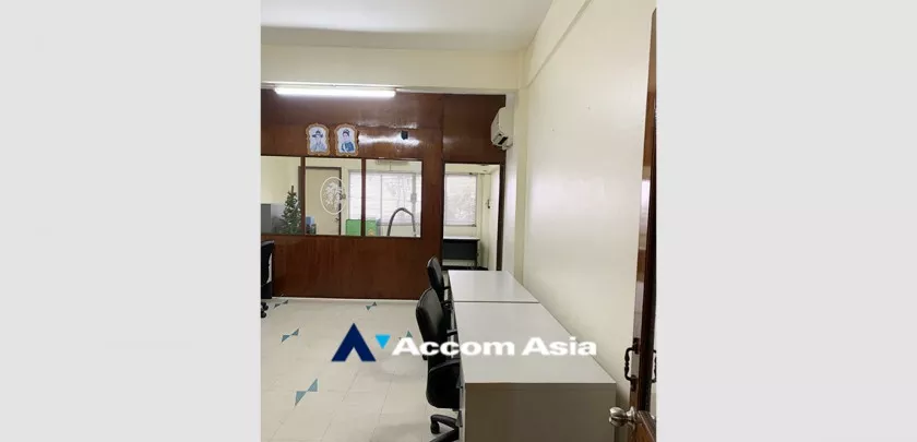  1  Shophouse For Rent in Sukhumvit ,Bangkok BTS Phra khanong AA23338