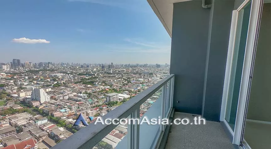  2  3 br Condominium For Sale in Charoenkrung ,Bangkok BTS Saphan Taksin at Menam Residences AA23343