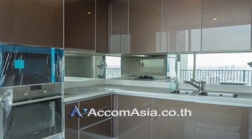 4  3 br Condominium For Sale in Rama 3 ,Bangkok BTS Saphan Taksin at Menam Residences AA23343