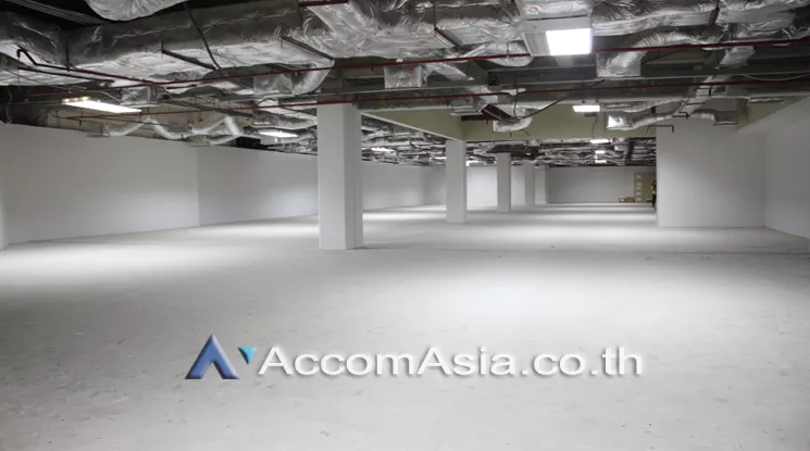  2  Office Space For Rent in Ploenchit ,Bangkok MRT Lumphini at Sindhorn Tower AA23376