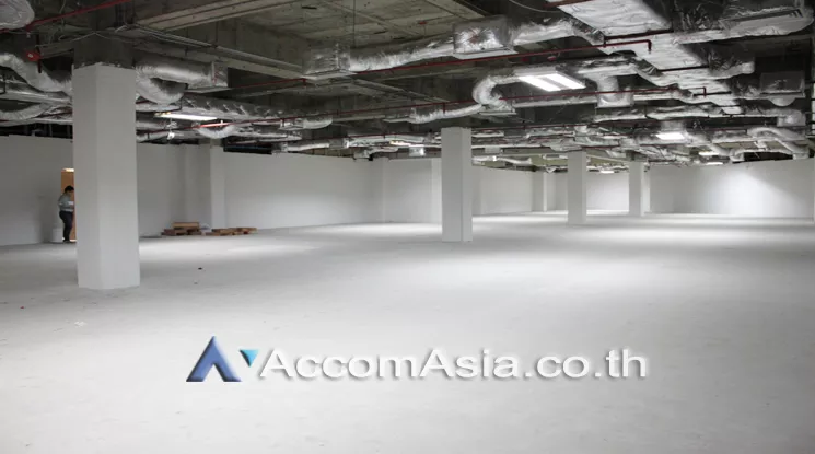  1  Office Space For Rent in Ploenchit ,Bangkok MRT Lumphini at Sindhorn Tower AA23376