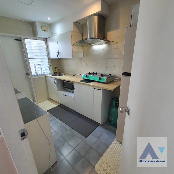 unit 3 Bedrooms  Condominium For Rent in Sukhumvit, Bangkok  near BTS Phrom Phong (23655)