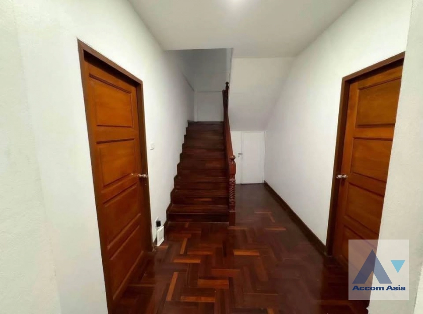 unitHome Office |  5 Bedrooms  Townhouse For Rent & Sale in Sukhumvit, Bangkok  near BTS Thong Lo (AA23504)