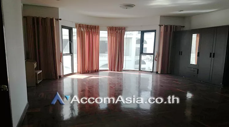  3 Bedrooms  Townhouse For Rent in Sukhumvit, Bangkok  near BTS Thong Lo (AA23504)