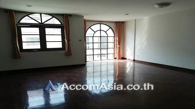  3 Bedrooms  Townhouse For Rent in Sukhumvit, Bangkok  near BTS Thong Lo (AA23504)
