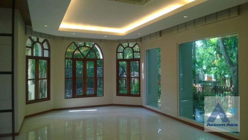 5  5 br House For Rent in Bang Na ,Bangkok BTS Bearing at House in compound AA23515