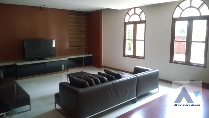 unit 5 Bedrooms  House For Rent in Bang Na, Bangkok  near BTS Bearing (AA23515)