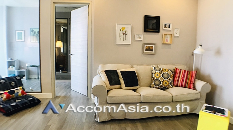 unit 1 Bedroom  Condominium For Rent in Silom, Bangkok  near BTS Surasak (AA23547)